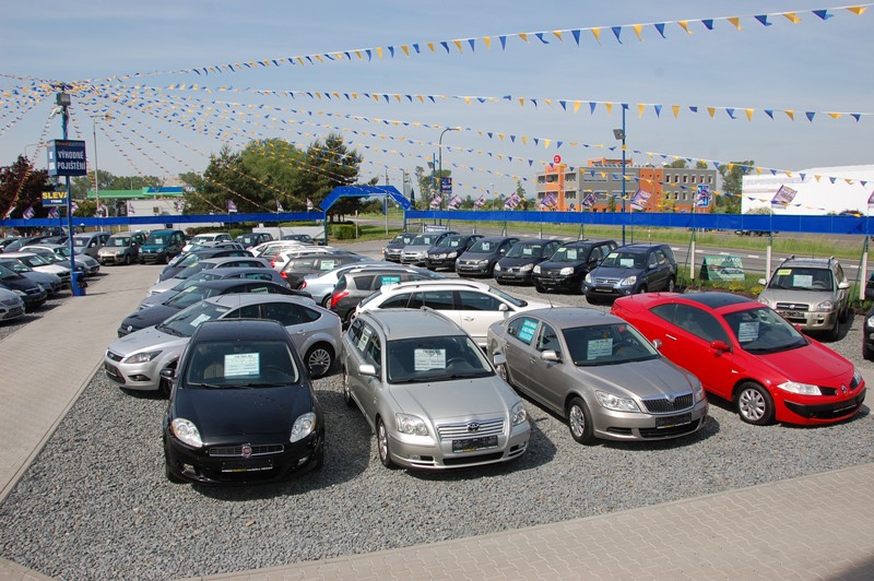 Jak moc je dnes nákladné vlastnit auto?